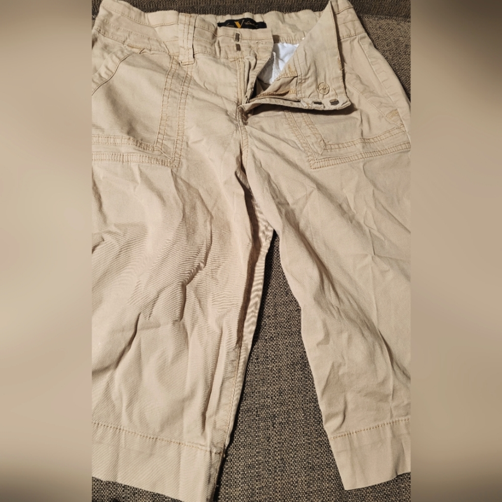 Women's tan Gloria Vanderbilt casual shorts.